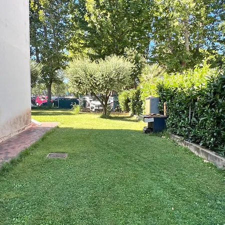 Azalee Con Giardino Al Mare
