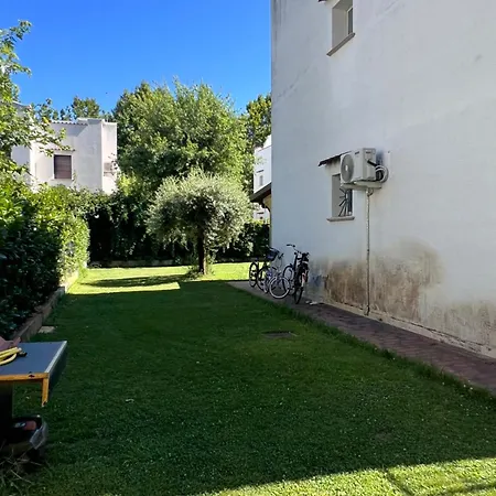 Azalee Con Giardino Al Mare דירה
